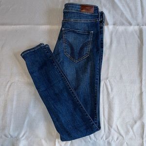 Women’s Hollister jeans. Size 3R (w26, L30).